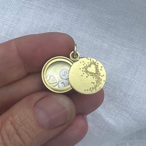 medaglione a cuore galleggiante da personalizzare in oro giallo 18 carati immagine 3