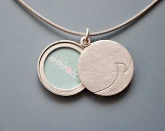 unique initial locket for one photo in sterling silver photo locket