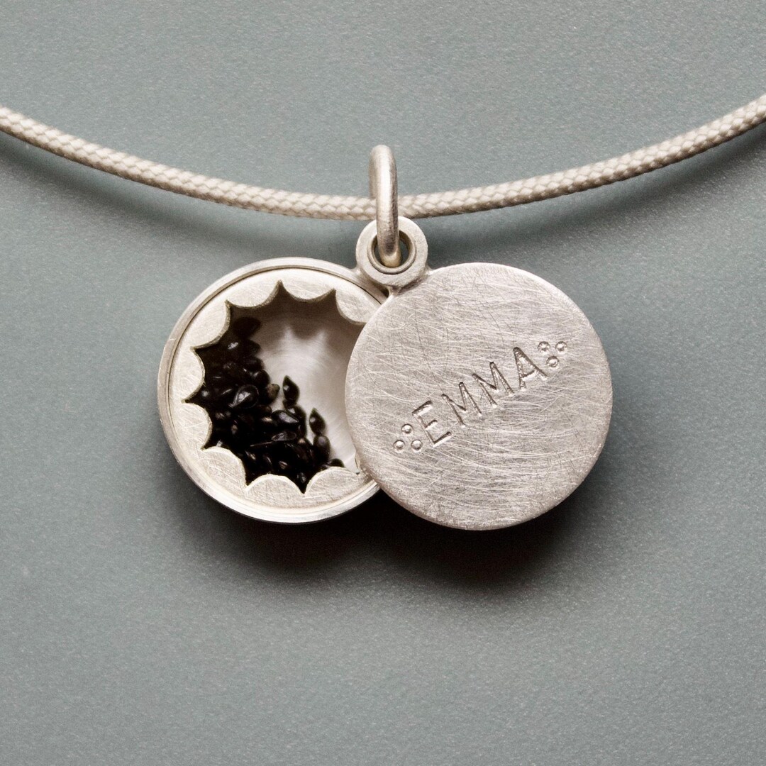Small Floating Locket With Custom Name and Forget Me Not Seeds - Etsy