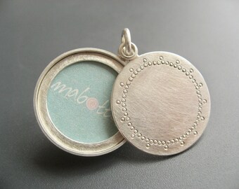 elegant silver locket for one picture with delicate lace pattern