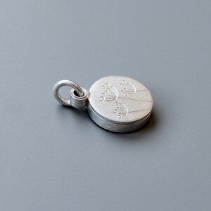 piccolo medaglione floreale per una foto in argento sterling immagine 5