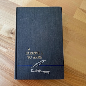Collectible Vintage Ernest Hemingway Book - A Farewell to Arms (Charles Scribner&#39;s Sons, 1957)