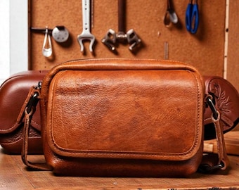 Retro Vegetable Tanned Leather Messenger Bag for Men, Small Vintage Crossbody Shoulder Bag, Compact Commuter Bag