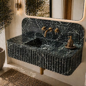 Groene levanto-marmer gecanneleerde wastafel, handgesneden wandmontage, luxe badkamerstatement