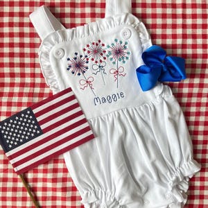 Personlig fyrverkeriströja | Patriotisk broderad outfit | Anpassad namngiven fjärde juli-tröja | Memorial Day-outfit | Patriotiska barnkläder