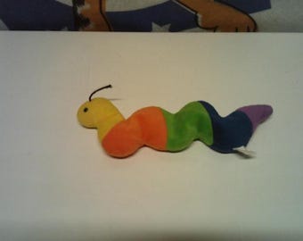 Peluche Inch the Inch Worm Beanie Baby sin etiqueta