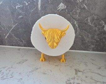 Highland cow roll holder display stand