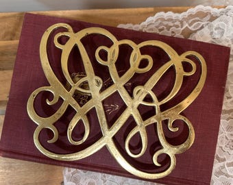 Vintage Williamsburg Colonial Brass Trivet, Decorative Hot Plate, Traditional Kitchen Decor, Cast Metal Trivet