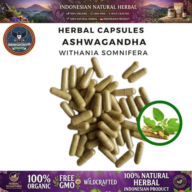 Pu&ograve; includere: Una collezione di capsule a base di erbe marrone chiaro etichettate come Ashwagandha Withania Somnifera. L'immagine include testo tra cui Indonesian Natural Herbal, 100% Organic, GMO-Free e Wild-Crafted. Un inserto circolare mostra foglie verdi.