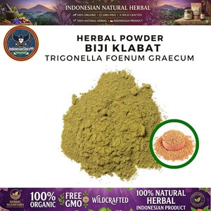 Pode incluir: Um monte de pó de ervas verde-oliva rotulado como HERBAL POWDER BIJI KLABAT TRIGONELLA FOENUM GRAECUM. Um detalhe circular mostra uma pequena tigela de madeira cheia de sementes castanho-claras. O texto inclui INDONESIAN NATURAL HERBAL.