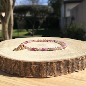 Bracelet Tourmaline, pierres naturelles 3mm, perles dorées à l'Or fin 14k & breloque Soleil dorée Or fin 18k