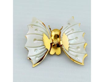 Vintage vlinderparelmoer met gouden accenten broche