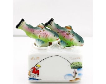 Vintage Japanse 50's fish nodder zout- en pepervaatjes. Basis toont vissen