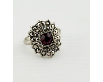 Vintage Avon jaren 90 Art Deco Royal Radiance-ring met een paarse steen.