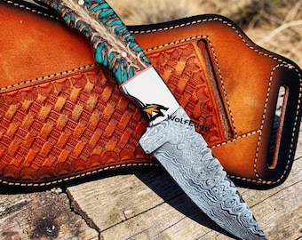 Couteau de cowboy artisanal en acier de Damas, manche en pomme de pin, étui en cuir