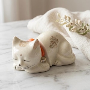 眠り猫 sleeping cat vintage ceramic object Kutani Sleeping Cat - Etsy