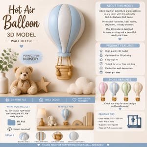 Puede incluir: Un modelo 3D de decoración mural de globo aerostático, perfecto para una guardería. El globo es blanco y azul claro con una cesta marrón. La imagen también muestra un oso de peluche, una estrella y una nube.