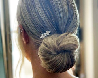 Rhinestone hair comb, Minimalist crystal Comb, Small wedding hair piece, Bride Hair Comb Wedding Hair Accessory, White Crystal bridal Comb