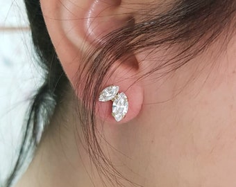 White Crystal Bridal Earrings, Minimalist Earring, Post Earring, Bridal Stud Earrings, Rhinestone Earrings, Sparkly Post Earrings for brides