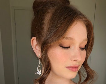 Vine earrings, Flower Crystal pearl Earrings, Boho Bride Earrings, white Flower Leaf Earrings, Chandelier Earrings, Dangle vine earrings