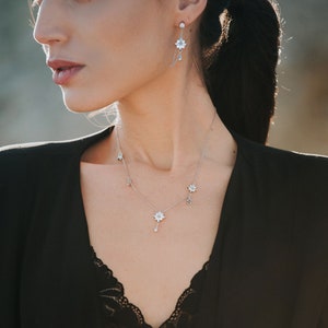 Collar de plata con inicial personalizada, collar con dijes de circonita, collar con colgante inicial, joyería Stop Climate Change, collar de plata para mujer