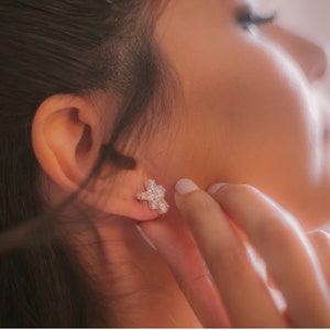 Bride Earrings, Silver bridal Jewelry, Minimalist Cluster Earring, White rhinestones Modern Earrings, Crystal Stud Earring, Wedding studs