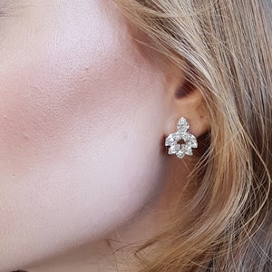 Stud crystal Earrings, minimal cluster Earrings, Crystal Earrings, Silver Bride Jewelry, Clear Crystal Earrings, Zirconia Bridal Earrings