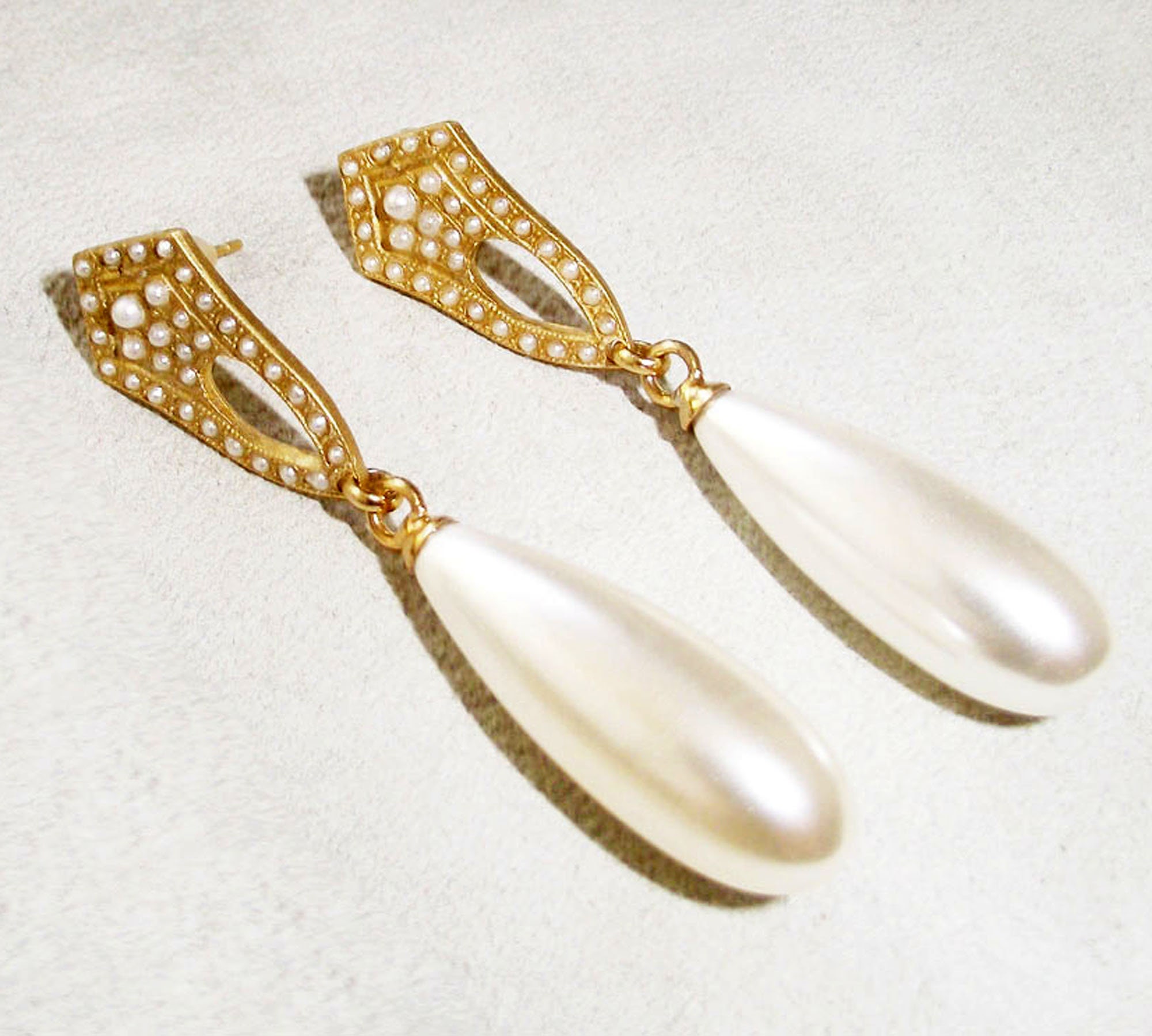 Dangle Pearl Earrings