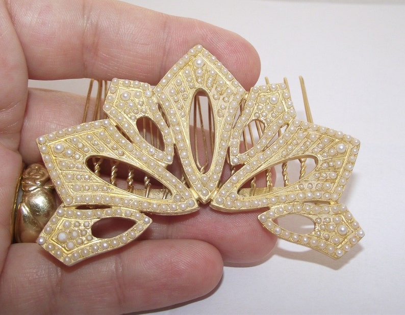 Bridal Comb, Pearl Wedding Jewelry, Bridal Hair Accessories, Wedding Hairpiece, Vintage Style Hair Accessories, Pearl Comb, Tiara Comb, Gold - .br Bridal Comb, Pearl Wedding Jewelry, Bridal Hair Accessories, Wedding Hairpiece, Vintage Style Hair Accessories, Pearl Comb, Tiara Comb, Gold - .br