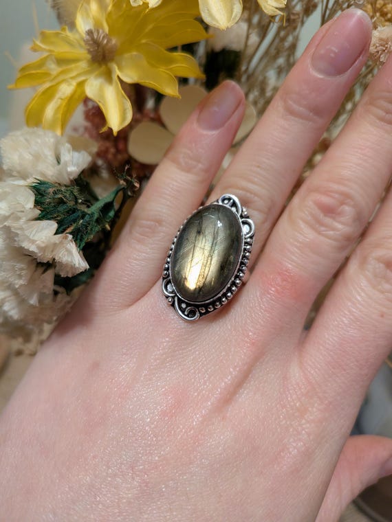 Large flashy labradorite statement boho ring - image 4