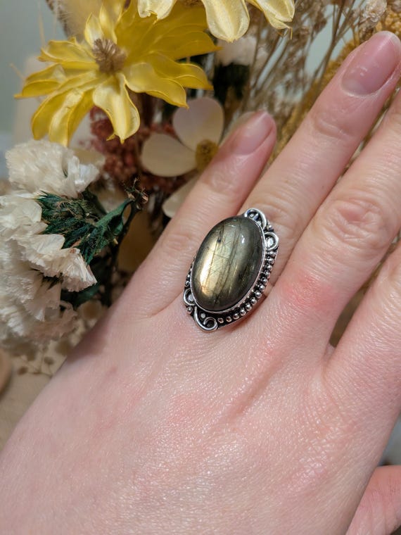 Large flashy labradorite statement boho ring - image 2