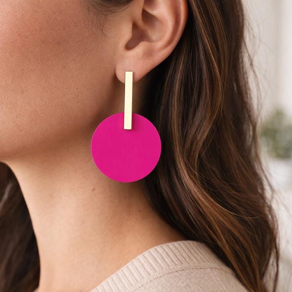 Round fuchsia geometric earrings in 14K gold plating, modern women's jewelry, elegant dangle earrings