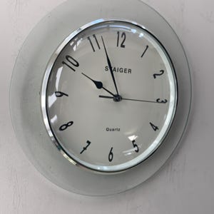 Staiger väggklocka, vintage tysk kvartsklocka, kromad infattning, glasfodral, tillverkad i Tyskland