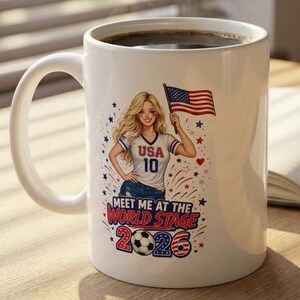 Taza de cerámica para café o te  (11oz, 15oz), con los colores de la bandera de EEUU y alusivo al mundial de fútbol 2026