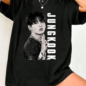 Jung Kook ×   ロゴ Tシャツ ブラック 黒 Jungkook Black Shirt - Etsy