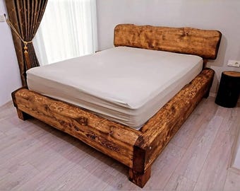 Estructura de cama a medida con cabecero, cama plataforma de madera maciza de nogal, estructura de madera dura Japandi con mesita de noche, estructura de cama plataforma con borde natural