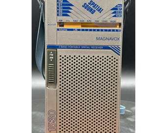 Radio portátil Magnavox D1530 con sonido espacial vintage / AM/FM / década de 1980