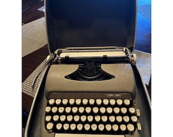 Vtg Green Smith Corona 5AX Sterling Manual Typewriter w/Case