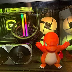 Charmander Pokémon Desk Decor – Anime Gift for Gamer – Gaming Room Setup Decor – Window Display Figure bild 4