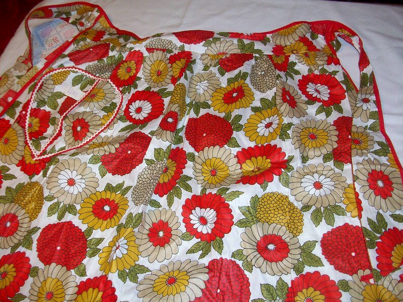 Vintage 1960 Half Apron Bold Floral Red Ric Rack Trim on Pocket The Real McCoy bx10 82759461