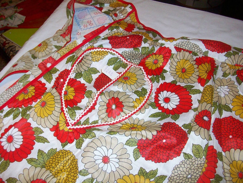 Vintage 1960 Half Apron Bold Floral Red Ric Rack Trim on Pocket The Real McCoy bx10 82759461