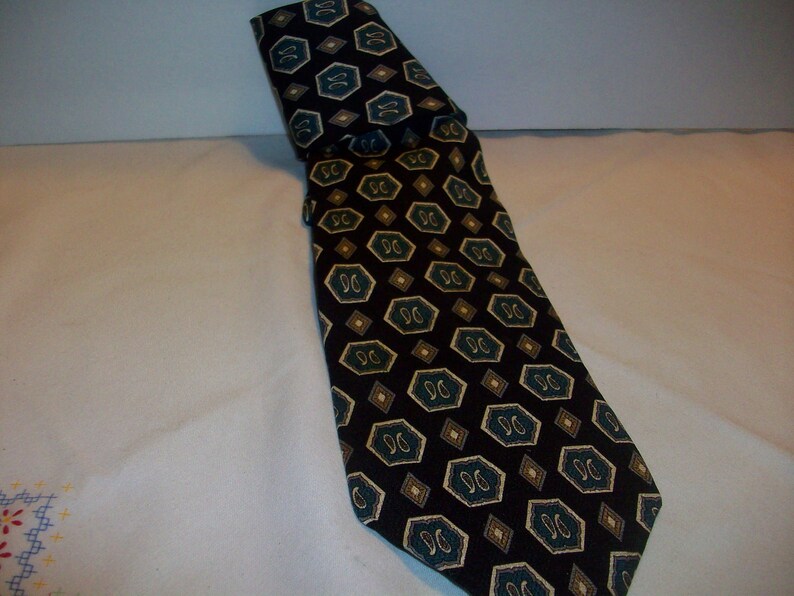 Mens Silk Tie by Villa Bugatti Designer Tag Navy and Light Blue Geometric Design bx10 82686516