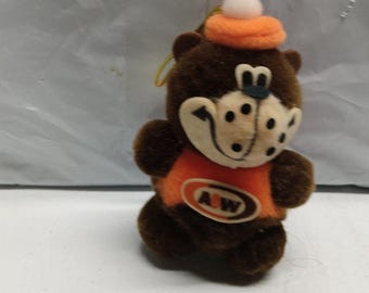 Adorno de oso de cerveza de raíz Rooty del restaurante A&W de 1997, con logo de bola de pelo marrón de 4 pulgadas. Usado.