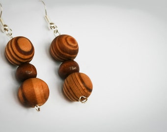 Brown Boho wooden earrings - brown earrings, brown wood beaded earings, dangle earrings, two tone swirl effect, beige earrings, tan color