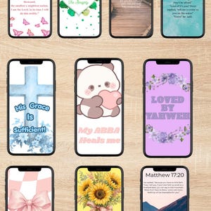 Puede incluir: Nueve teléfonos inteligentes que muestran varios fondos de pantalla digitales con temas religiosos, patrones florales, mariposas, una ilustración de panda y versículos bíblicos como Salmo 23:4, Mateo 14:27-29, Isaías 60:22 y Mateo 17:20.