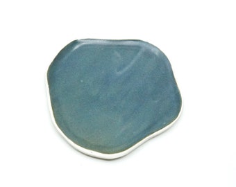 Touro - plat moderne formé à la main en porcelaine - gris bleuâtre profond - fait main, plat en céramique, cadeau d'anniversaire, assiette, porte-anneau, porte encens