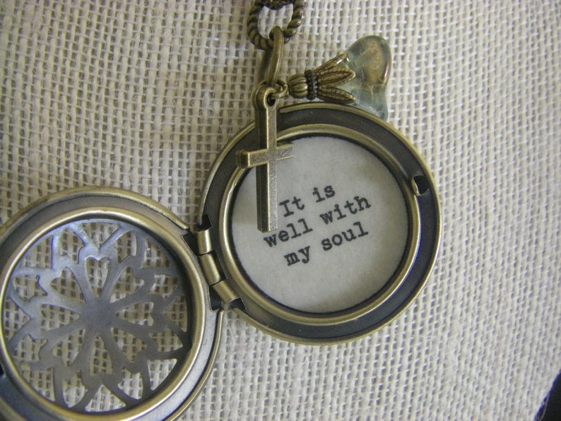 Locket necklace with picture image