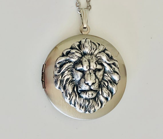 Aslan necklace shop
