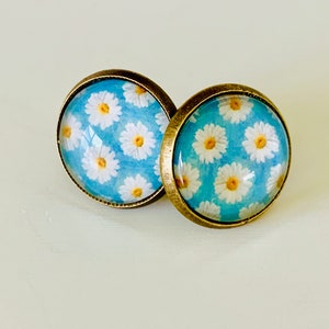 Daisy Earrings, retro daisy studs