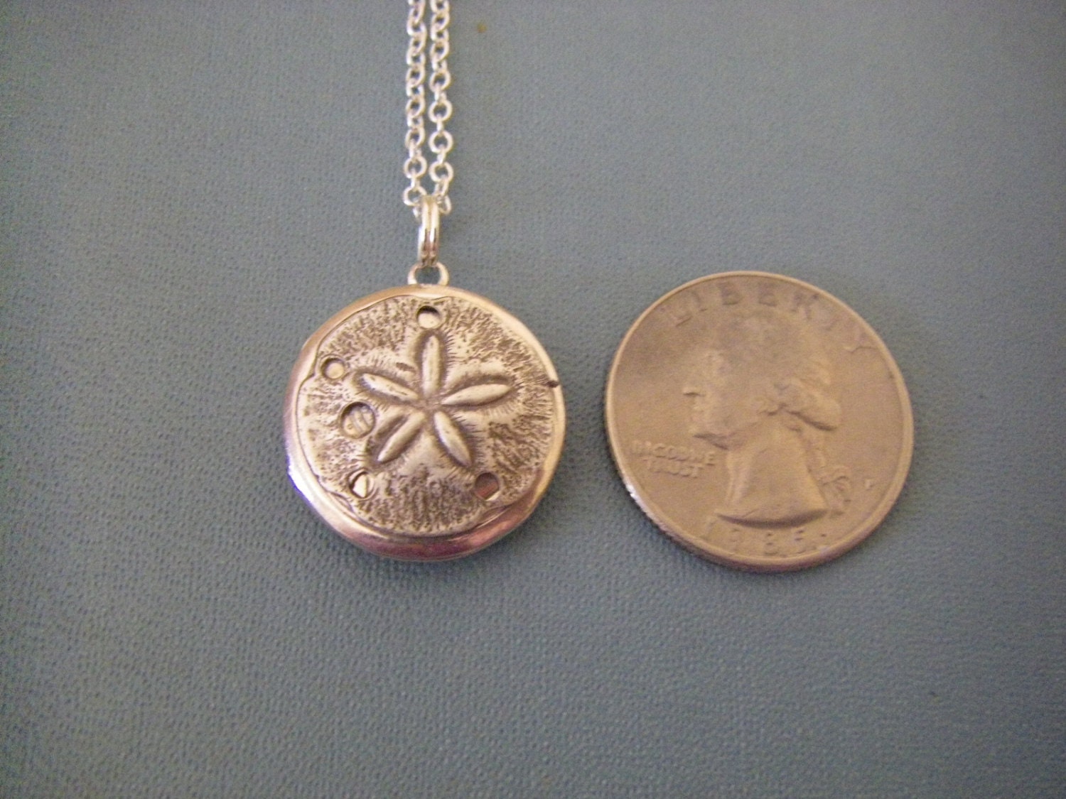 Dollar locket with chain Clearance